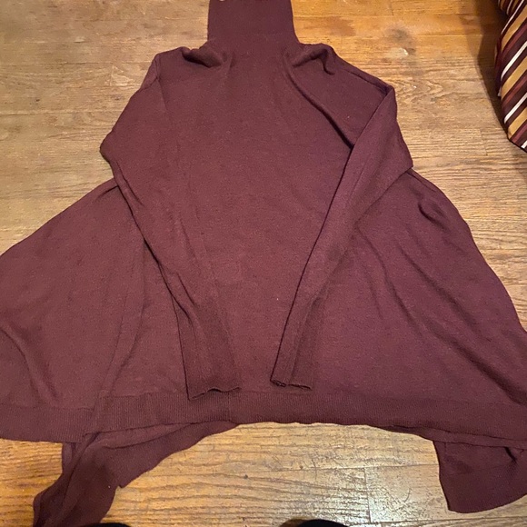 Maroon turtle neck top - Picture 2 of 2